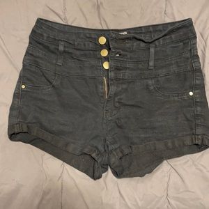 Black Refuge shorts